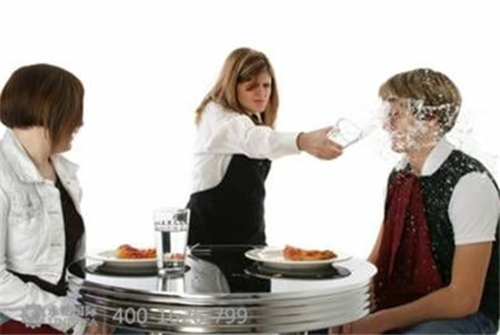 在加拿大，不給小費(fèi)后果會(huì)很嚴(yán)重