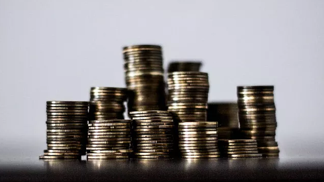 疊落在一起的錢幣